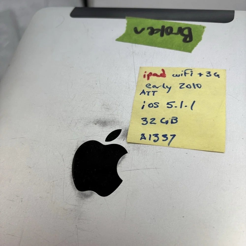 iPad 32GB A1337 Broken Doesn't Turn On Silver Parts Or Repair Bundle